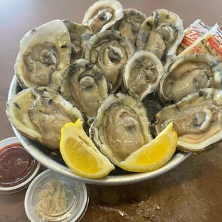 12 Raw Oysters